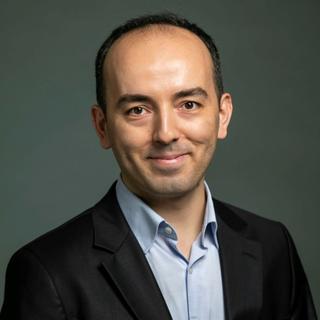 Dr. Hamdi Kavak